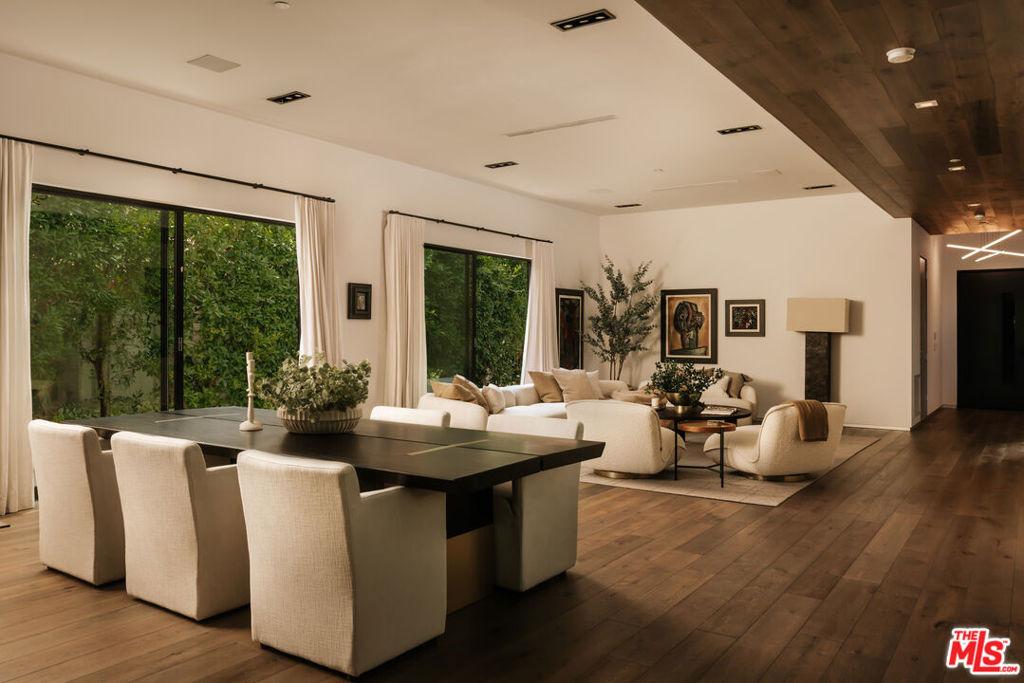 N Bowling Green Way, Los Angeles, CA 90049