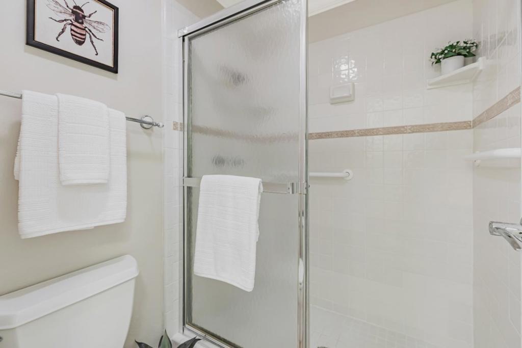 Golden Oaks Ln, Monterey, CA 93940