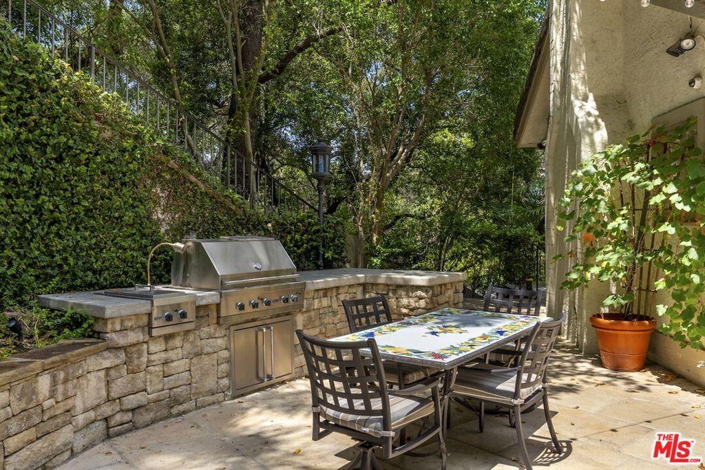 Valley Vista Blvd, Encino, CA 91436