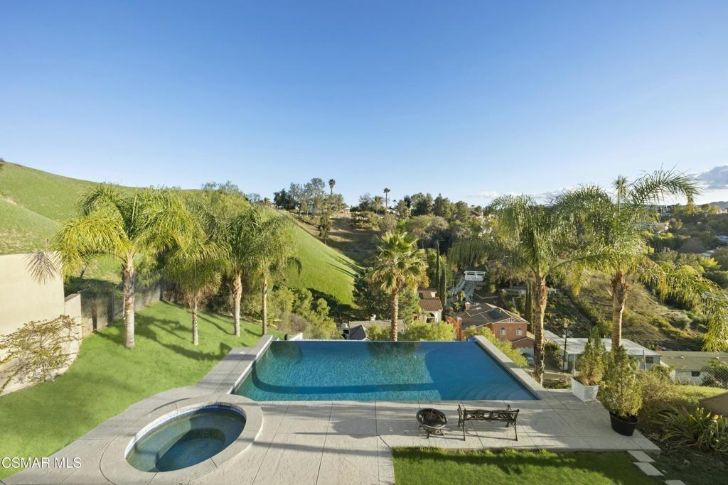 Sueno Rd, Woodland Hills, CA 91364