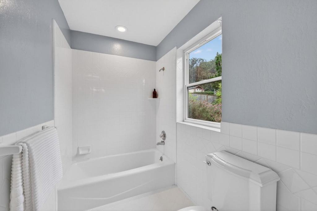 Perez Dr, Pacifica, CA 94044