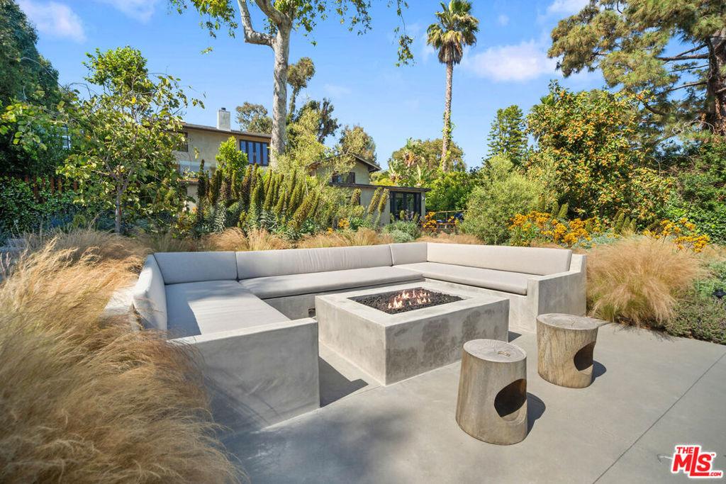 Bailard Rd, Malibu, CA 90265