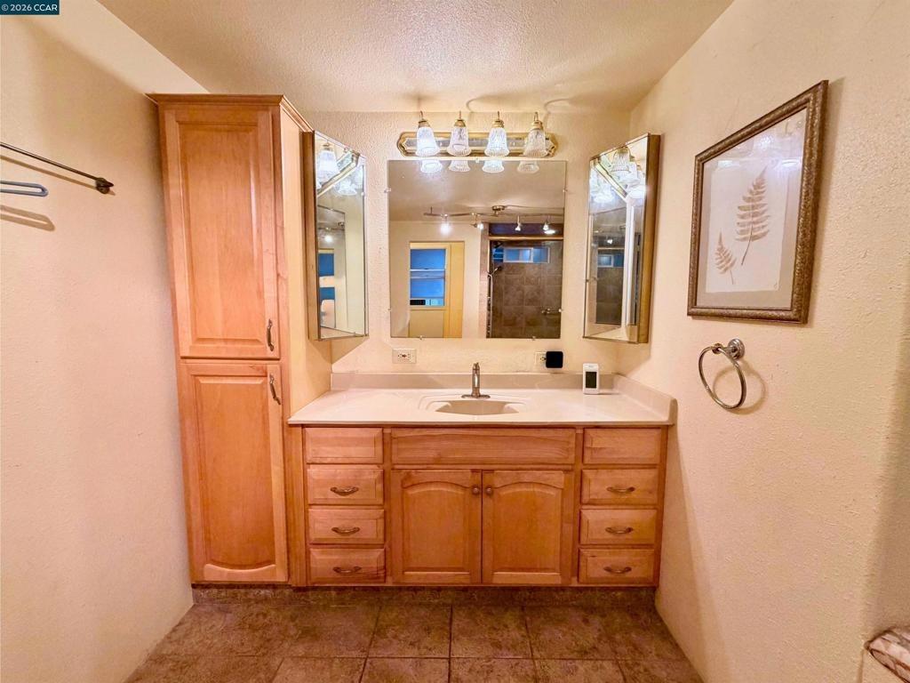 W 10th St, Pittsburg, CA 94565