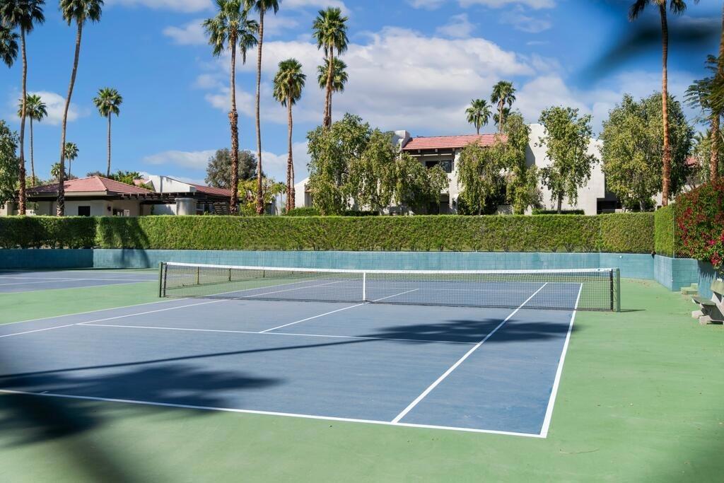N Hermosa Dr, Palm Springs, CA 92262