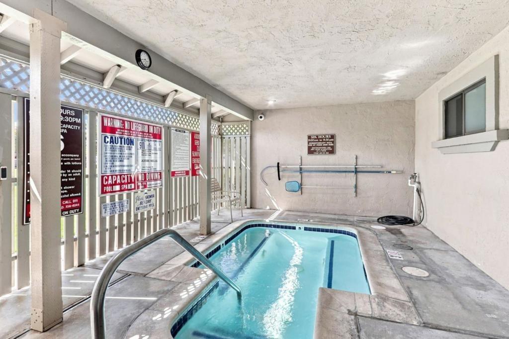 Tasman Dr, Sunnyvale, CA 94089