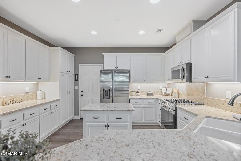 Via Antonio, Newbury Park, CA 91320