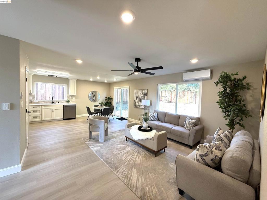 Jacqueline Dr, Pittsburg, CA 94565