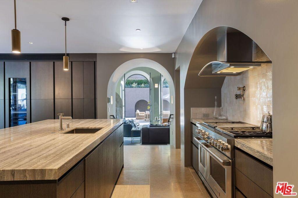 Brentridge Dr, Los Angeles, CA 90049