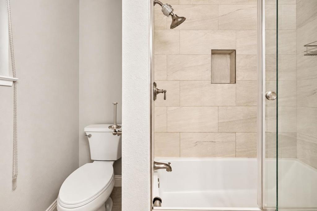 Red Oak Dr W, Sunnyvale, CA 94086