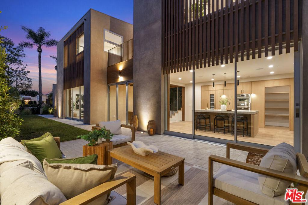 Walnut Ave, Venice, CA 90291