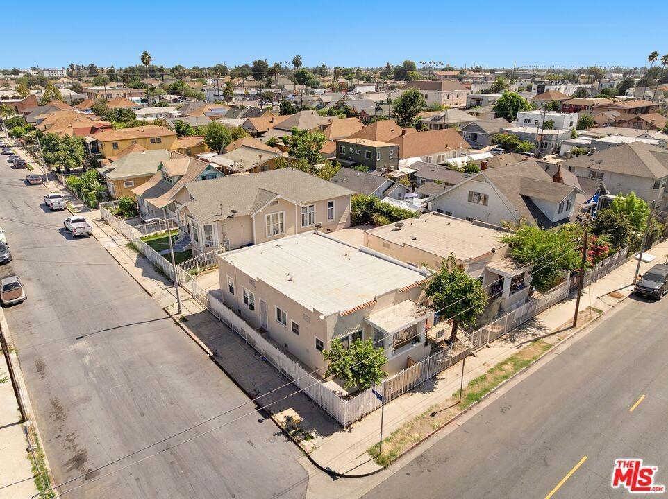 E 24th St, Los Angeles, CA 90011