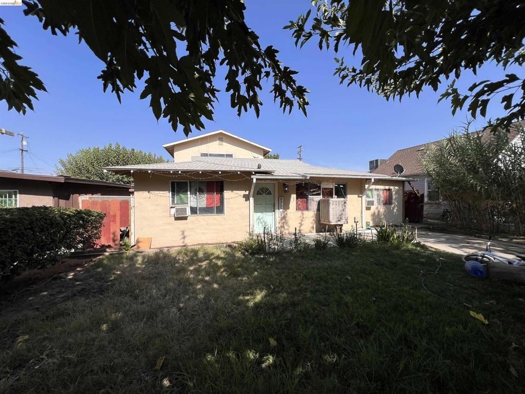 Sierra St, Madera, CA 93638