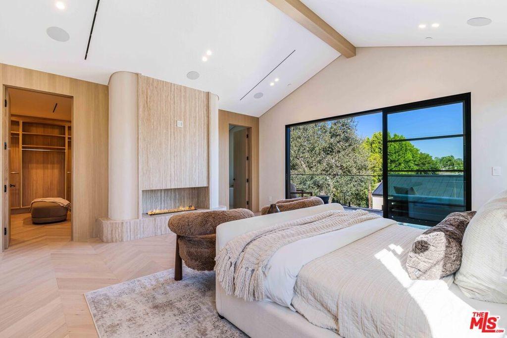 La Maida St, Encino, CA 91436