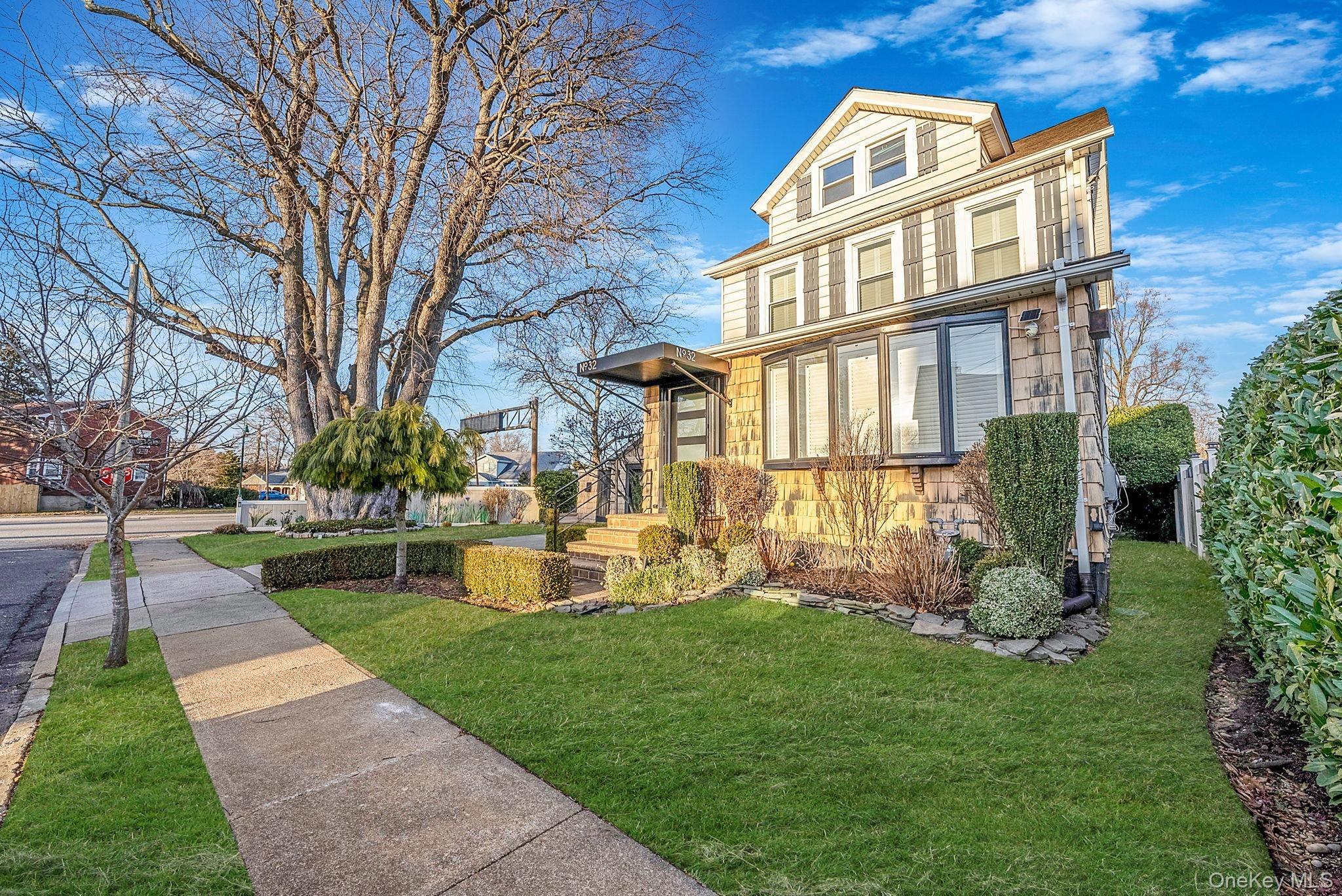 Everett St, Lynbrook, NY 11563