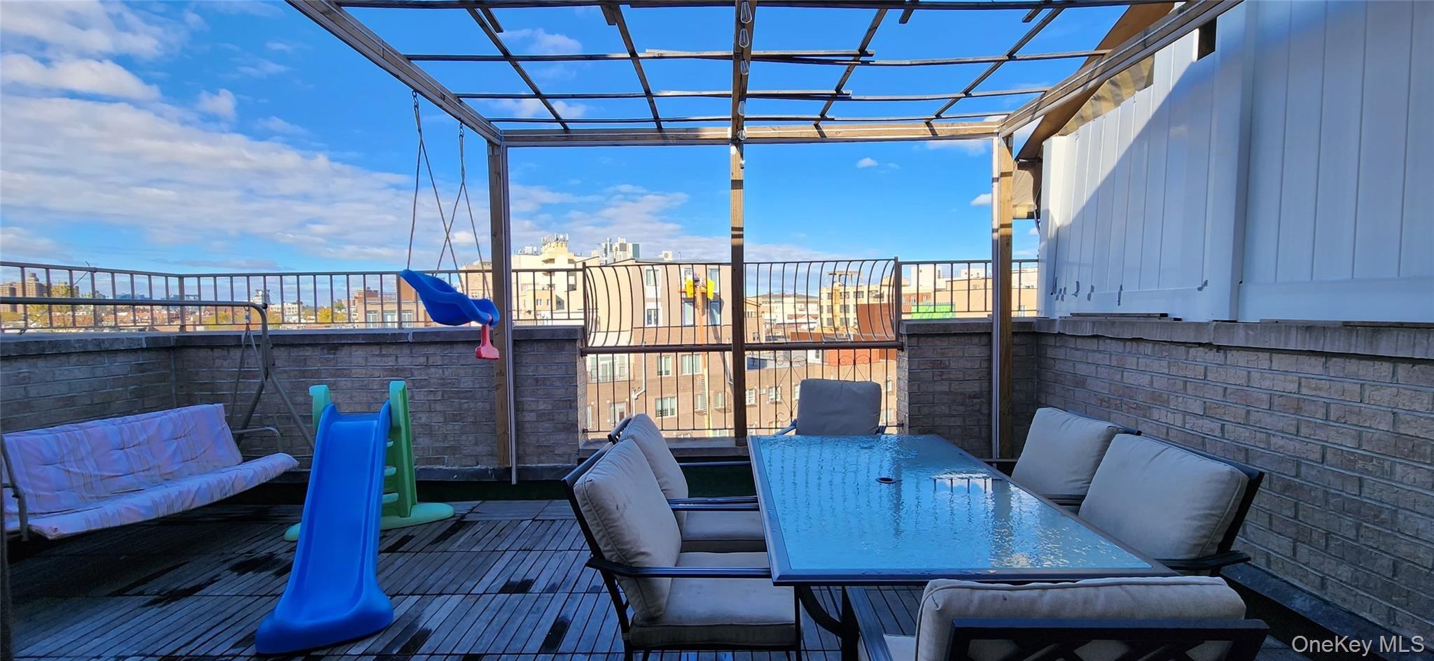 Wallabout St, Brooklyn, NY 11206