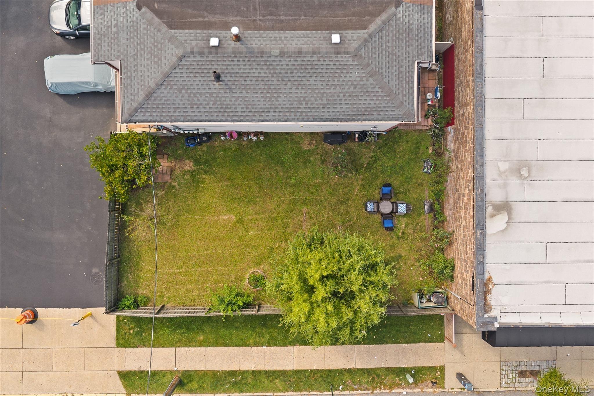 Lyndale Ln, Staten Island, NY 10312