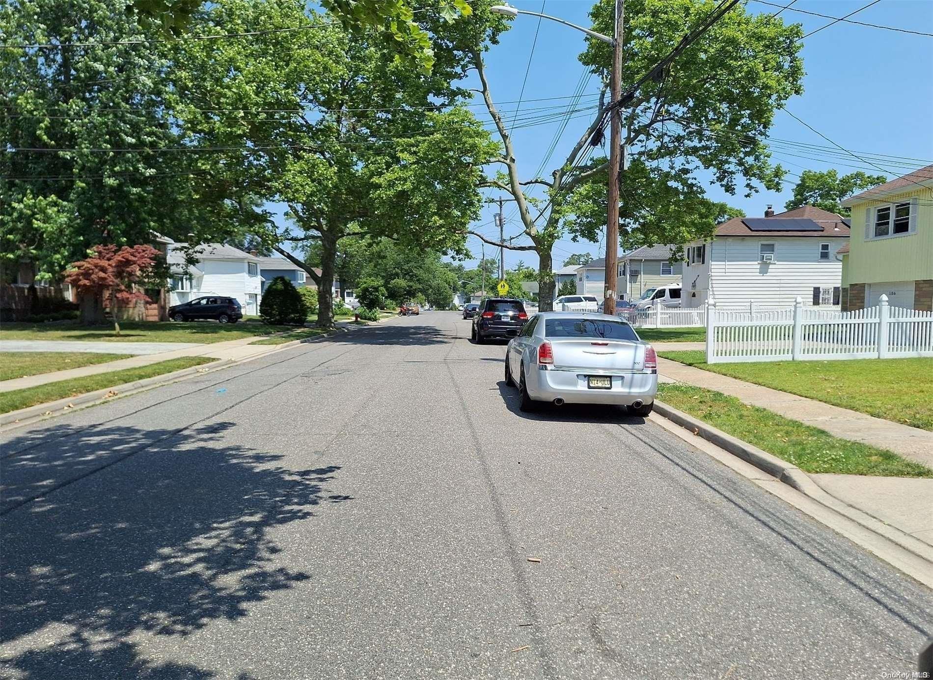 Hausch Blvd, Roosevelt, NY 11575