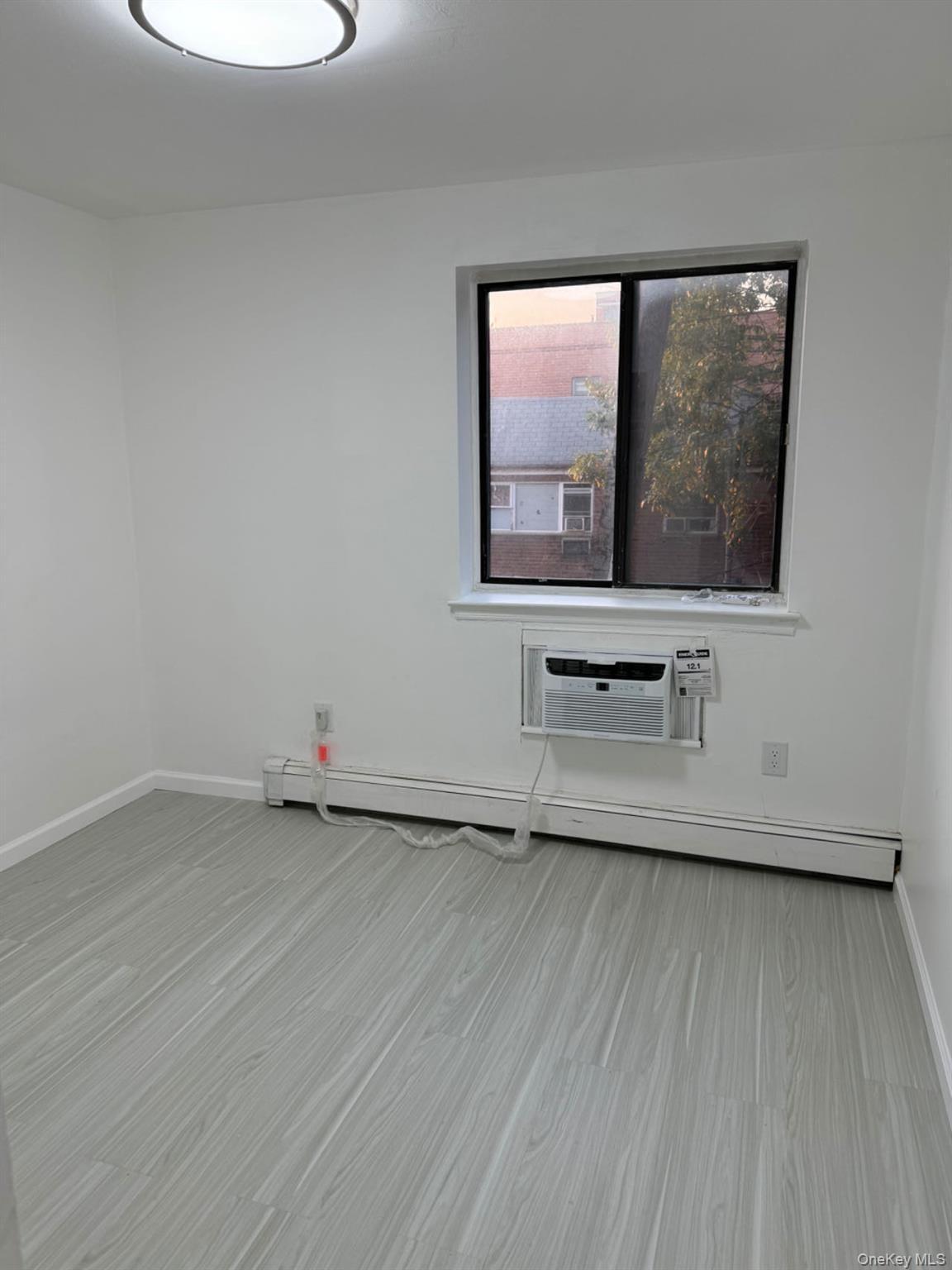 Avery Ave, Flushing, NY 11355
