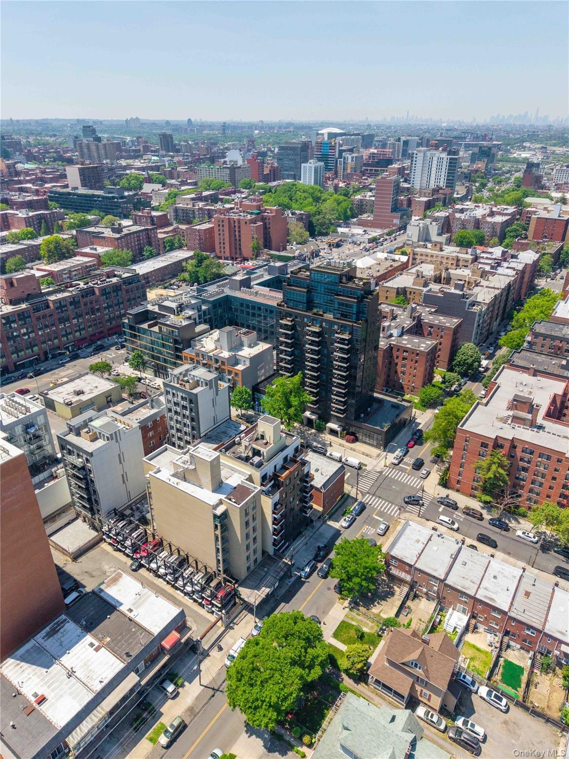 35th Ave, Flushing, NY 11354