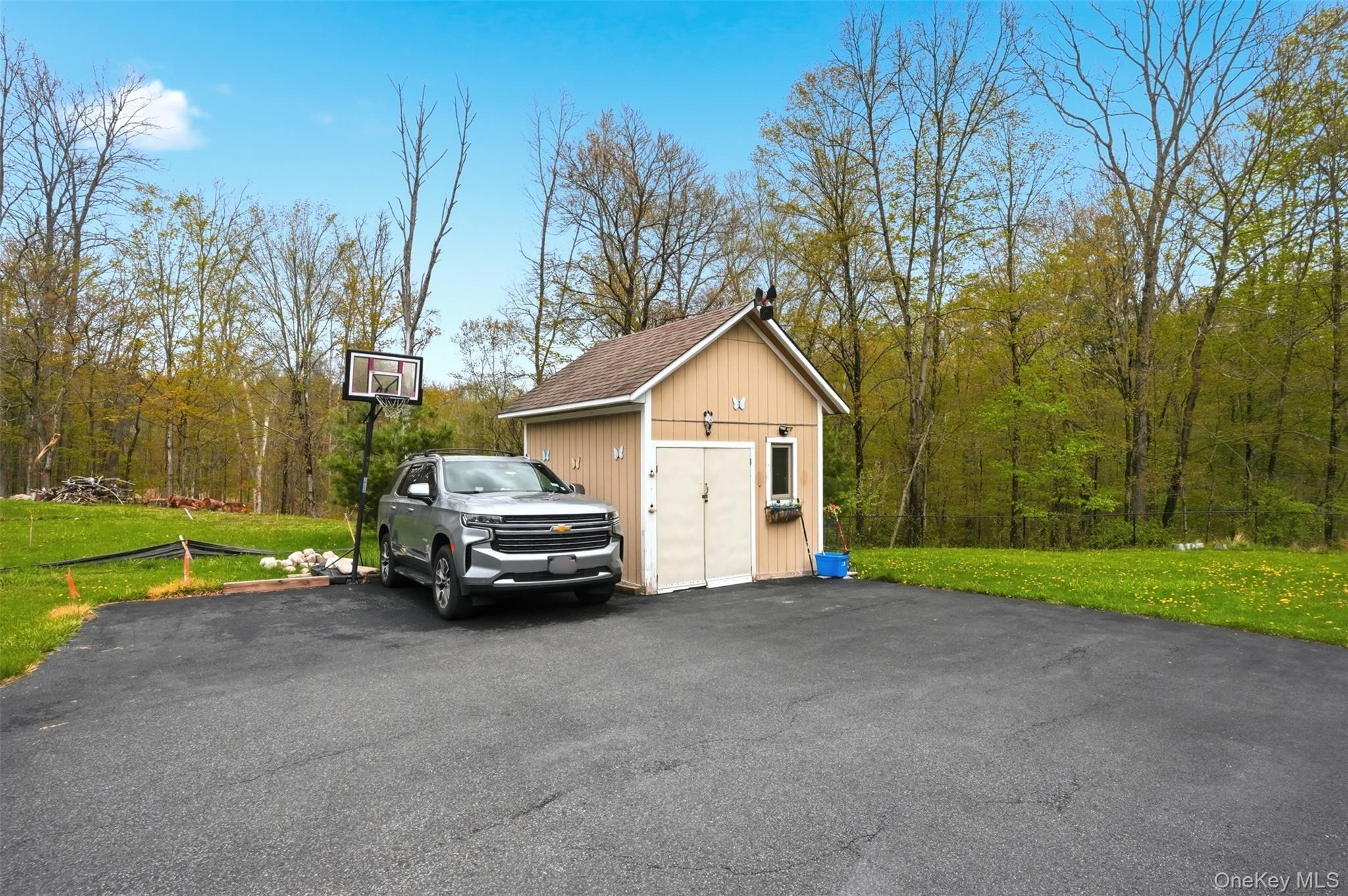 Burlingham Rd, Bloomingburg, NY 12721