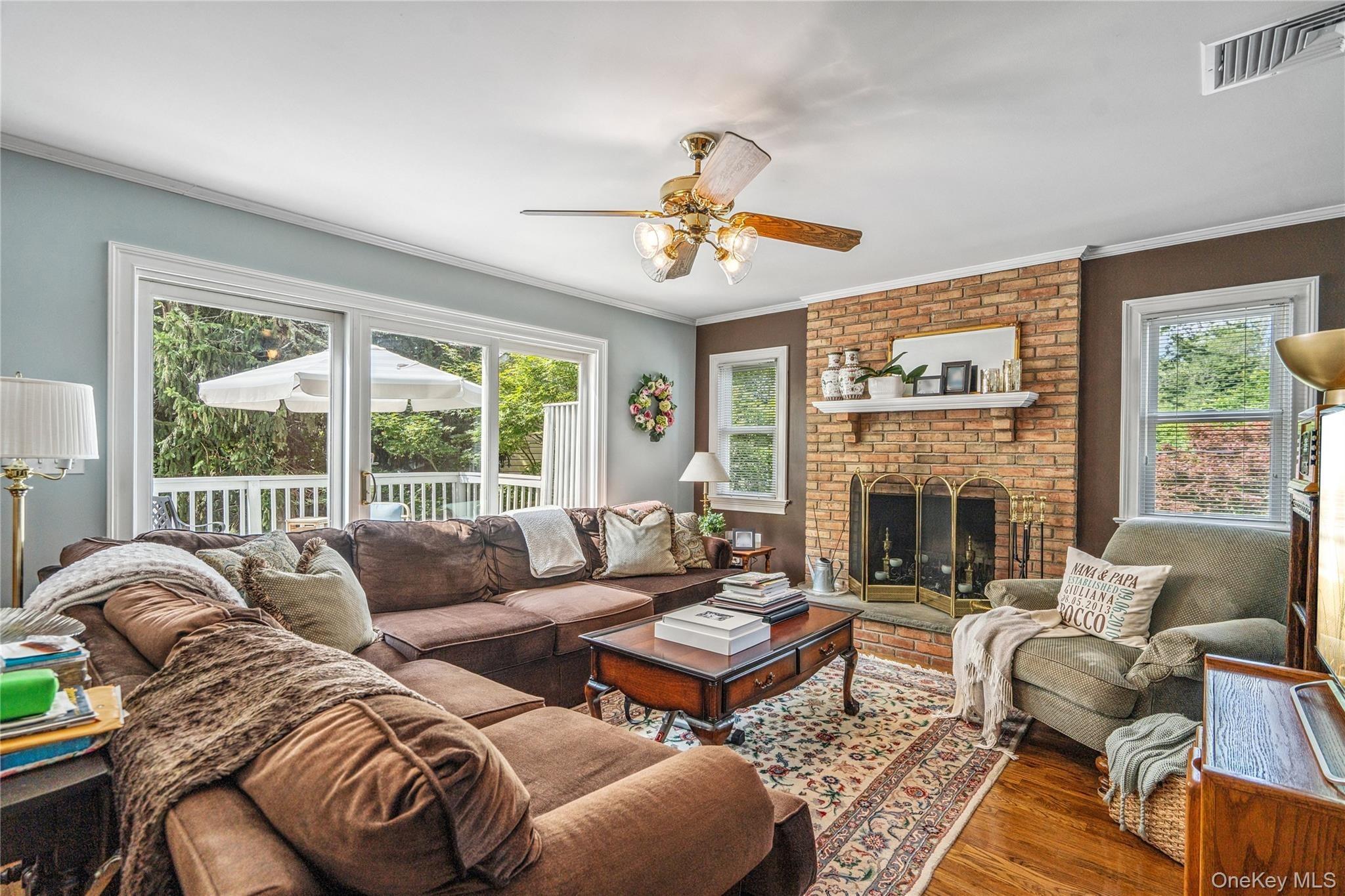 Cedar Ave, Locust Valley, NY 11560