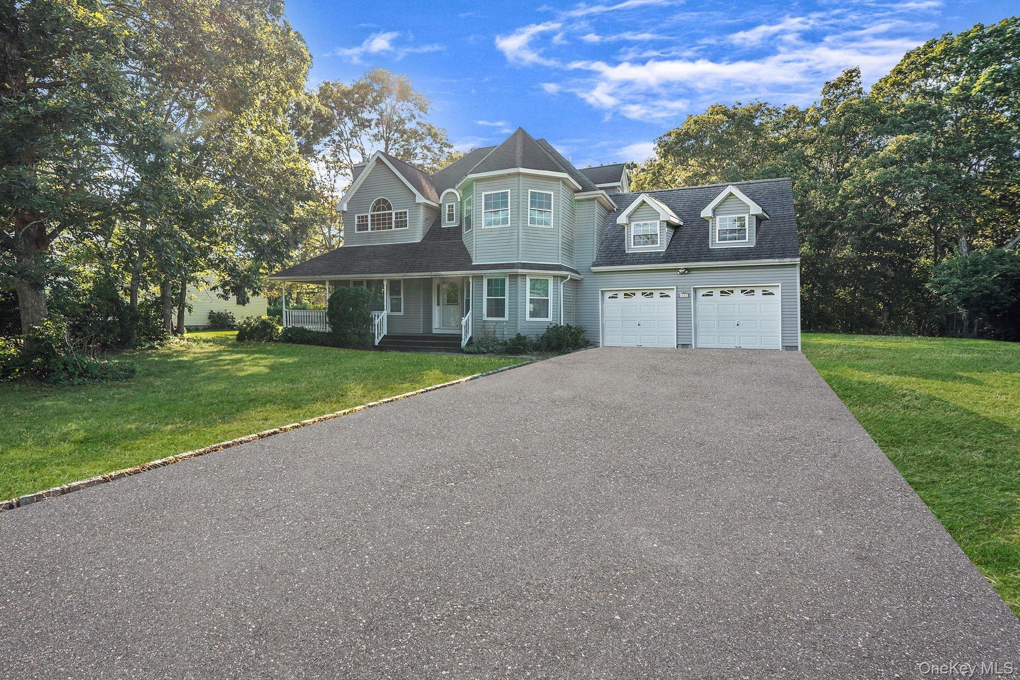 Gaetano Ln, Coram, NY 11727