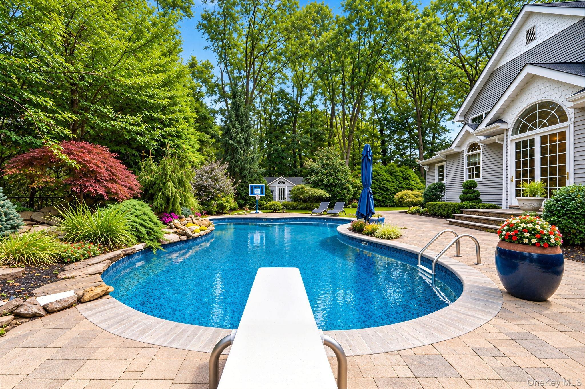 Locust Dr, Nesconset, NY 11767