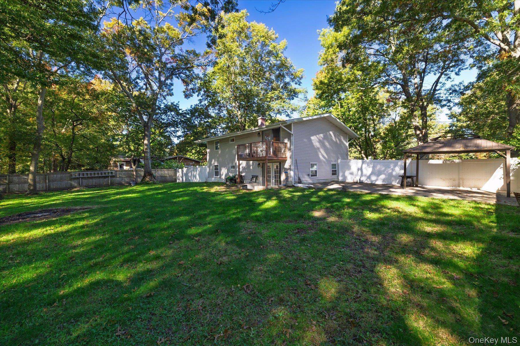 Lodge Ln, East Setauket, NY 11733