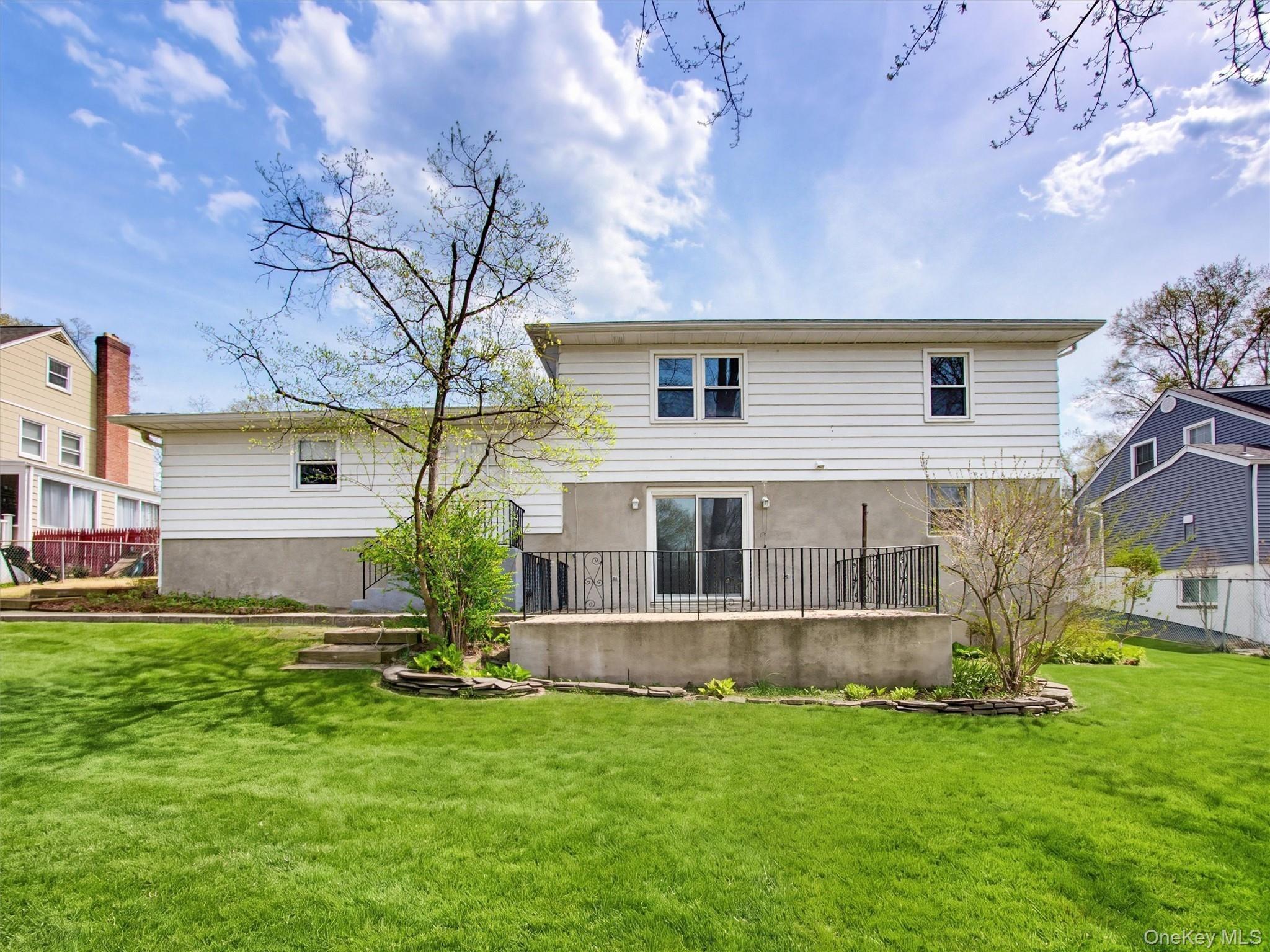 Willow Dr, Suffern, NY 10901