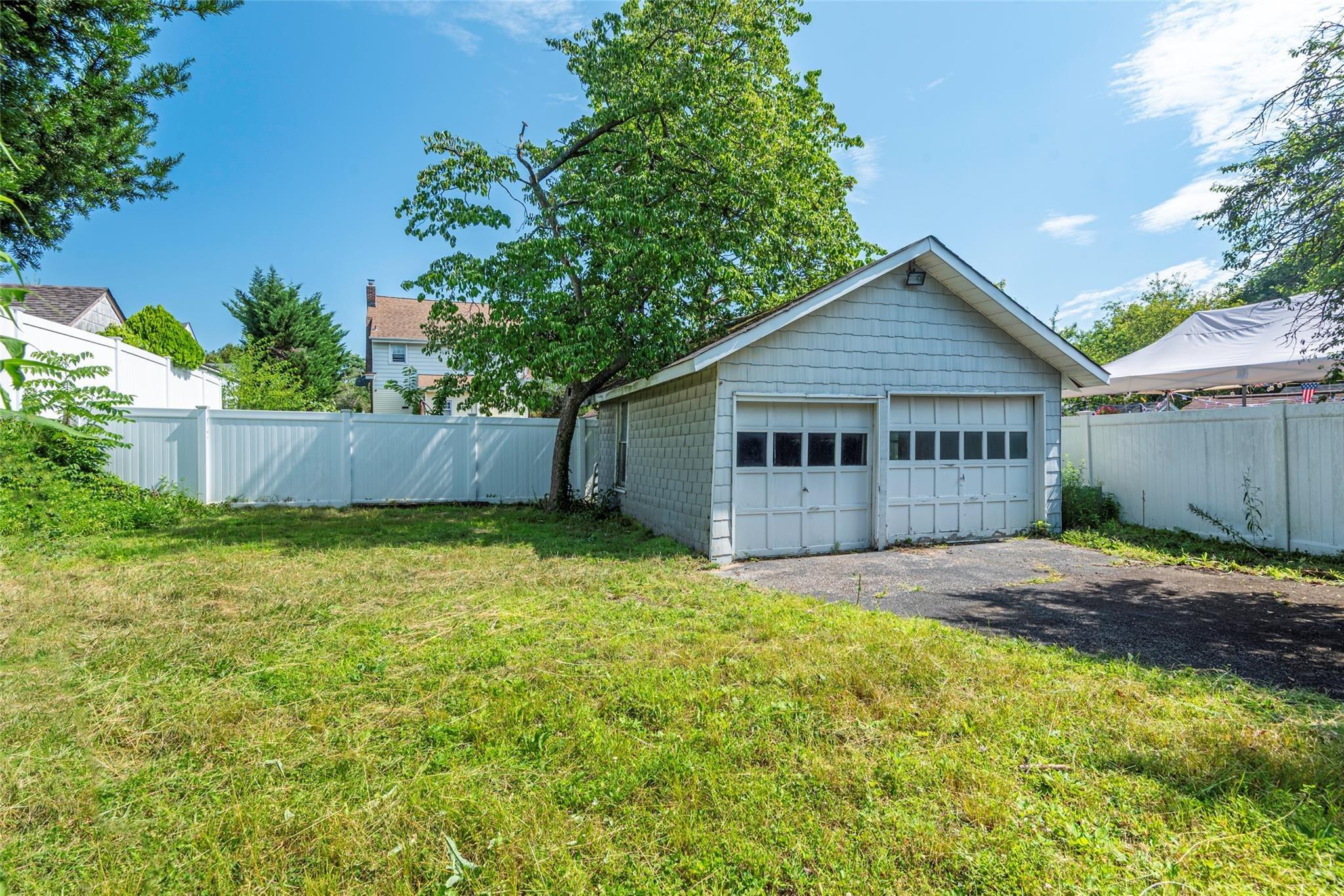 Florence St, North Baldwin, NY 11510