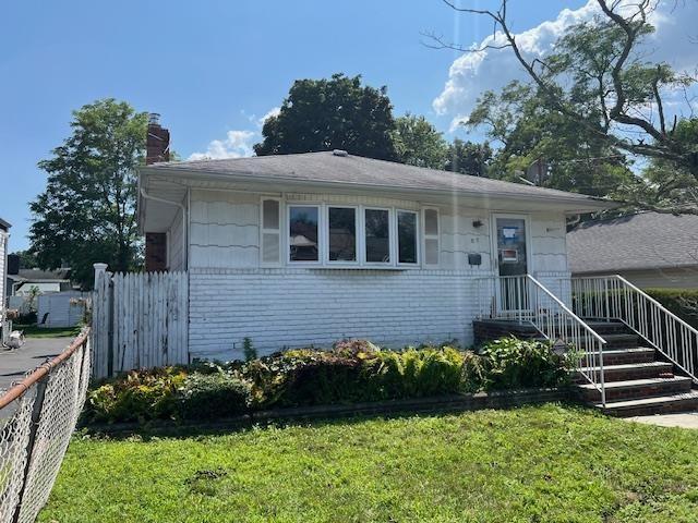 W Clinton Ave, Roosevelt, NY 11575