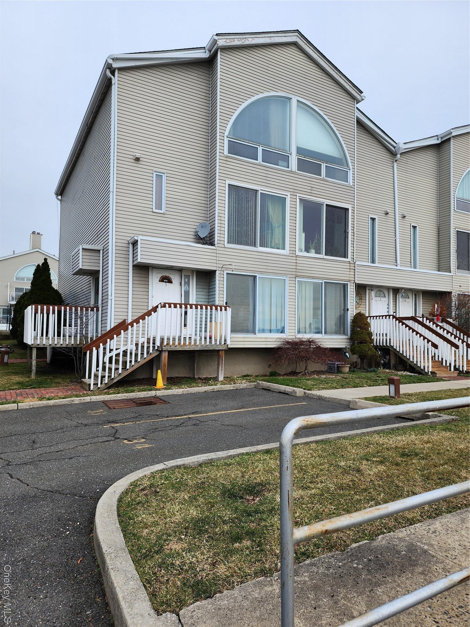 Landing Way, Bronx, NY 10464