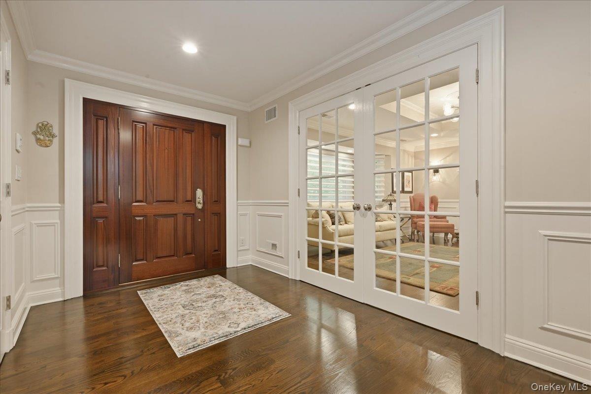 Mclane Dr, Dix Hills, NY 11746