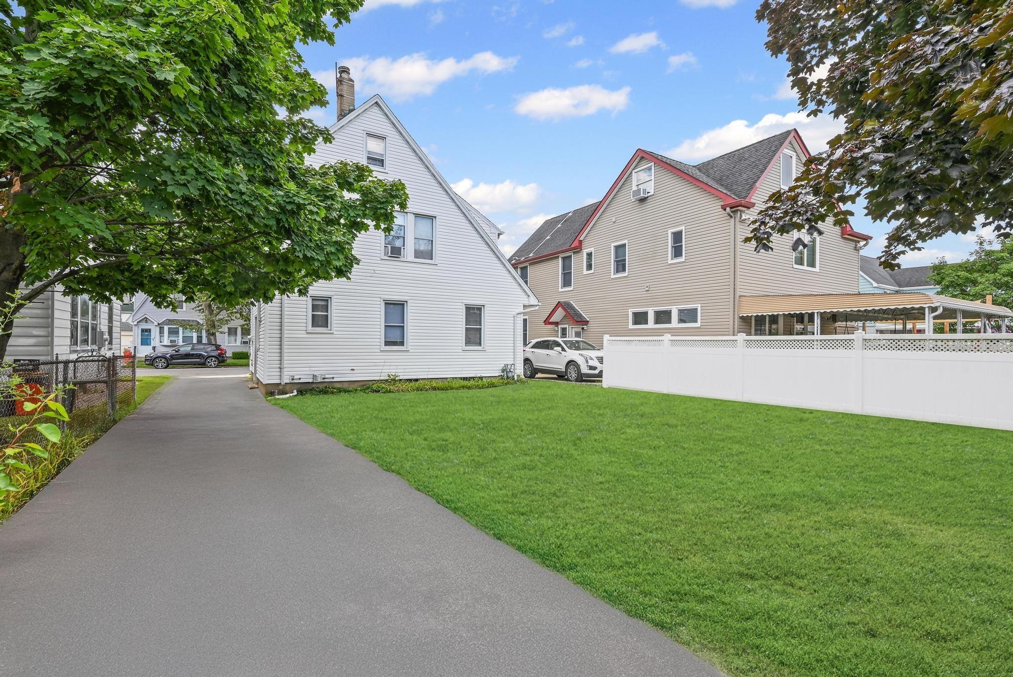 Temple St, Williston Park, NY 11596