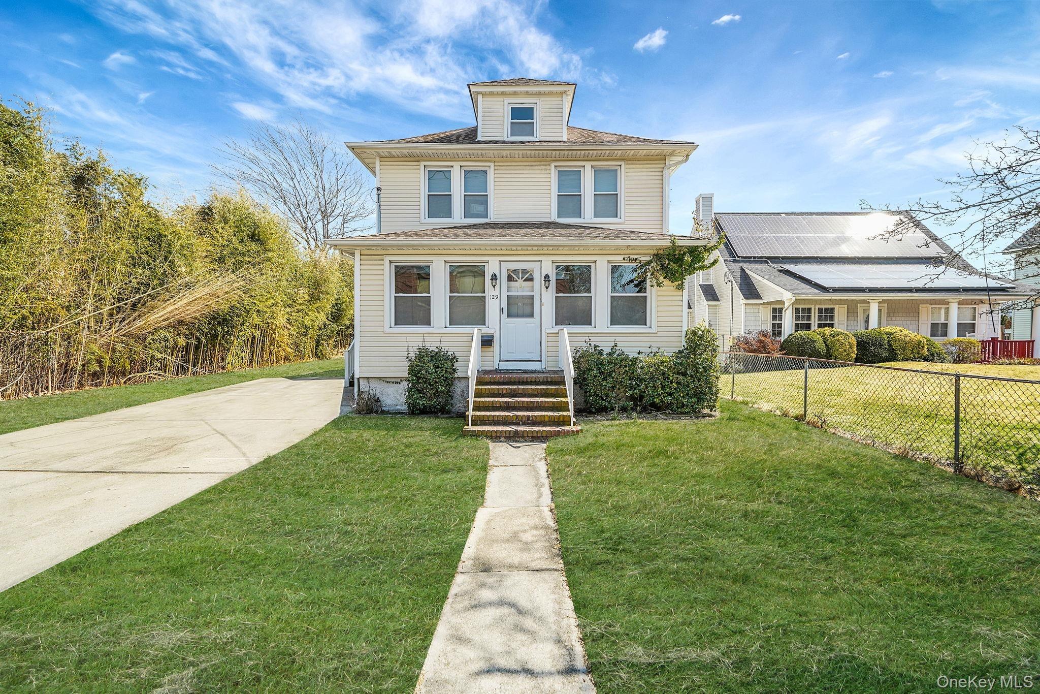 Bay Ave, Patchogue, NY 11772