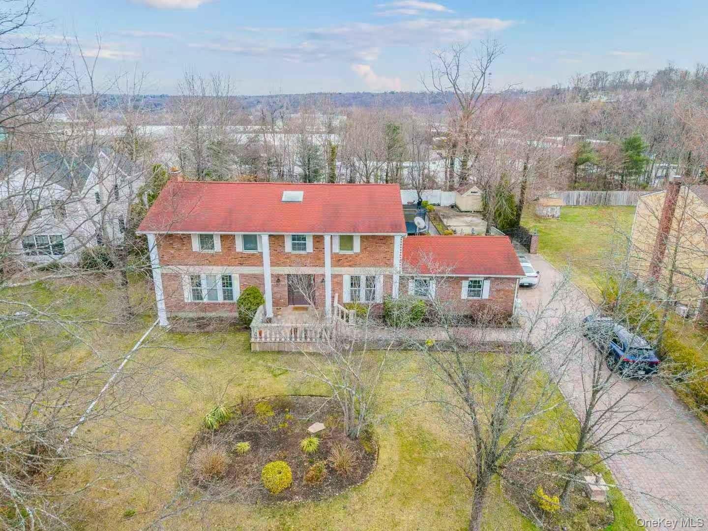 Birchdale Ln, Port Washington, NY 11050