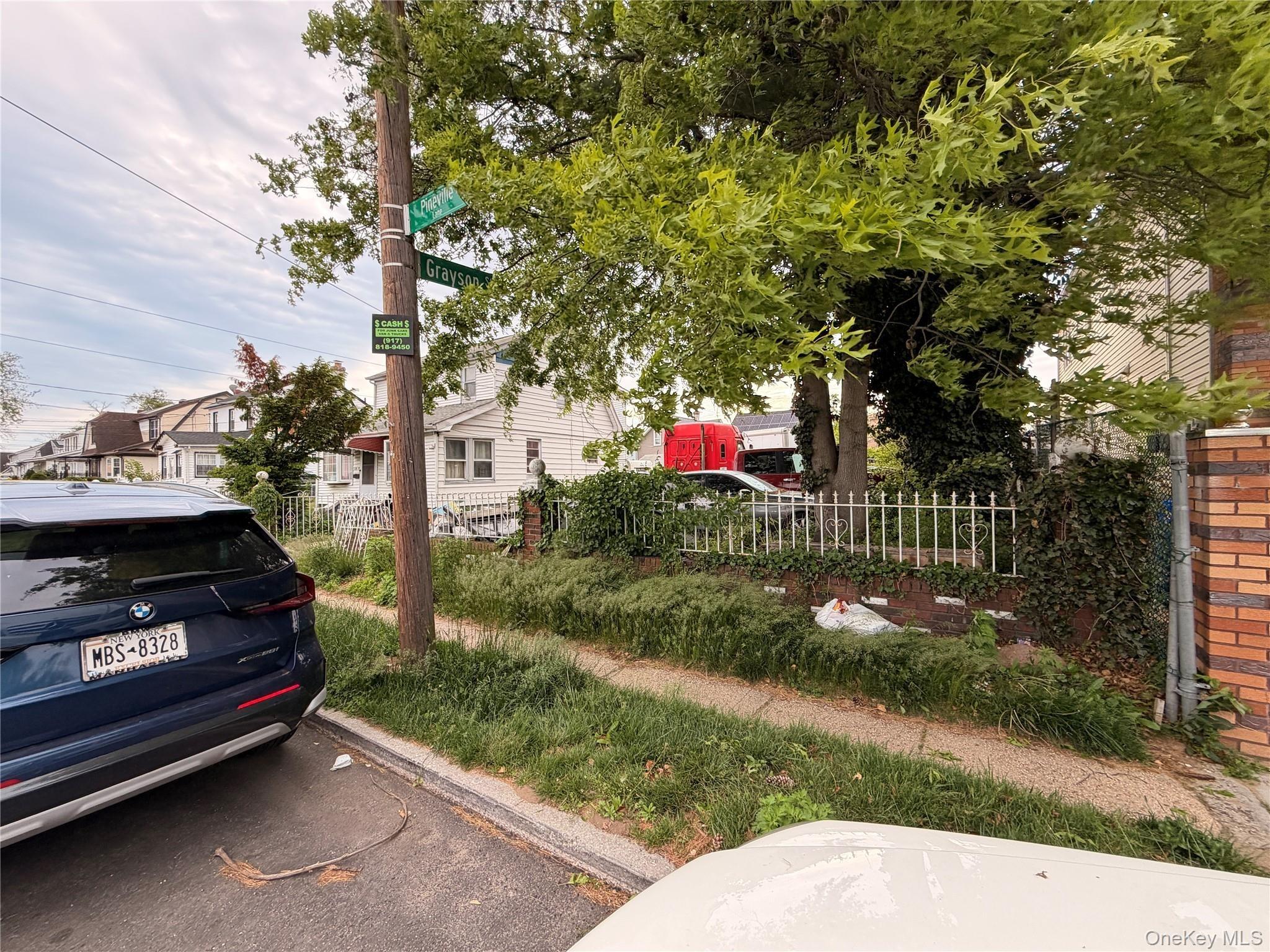 Pineville Ln, Springfield Gardens, NY 11413