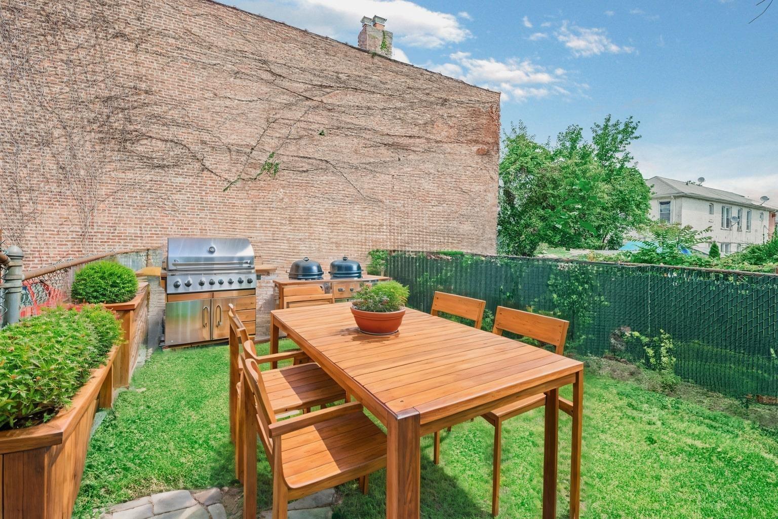 Blake Ave, Brooklyn, NY 11208