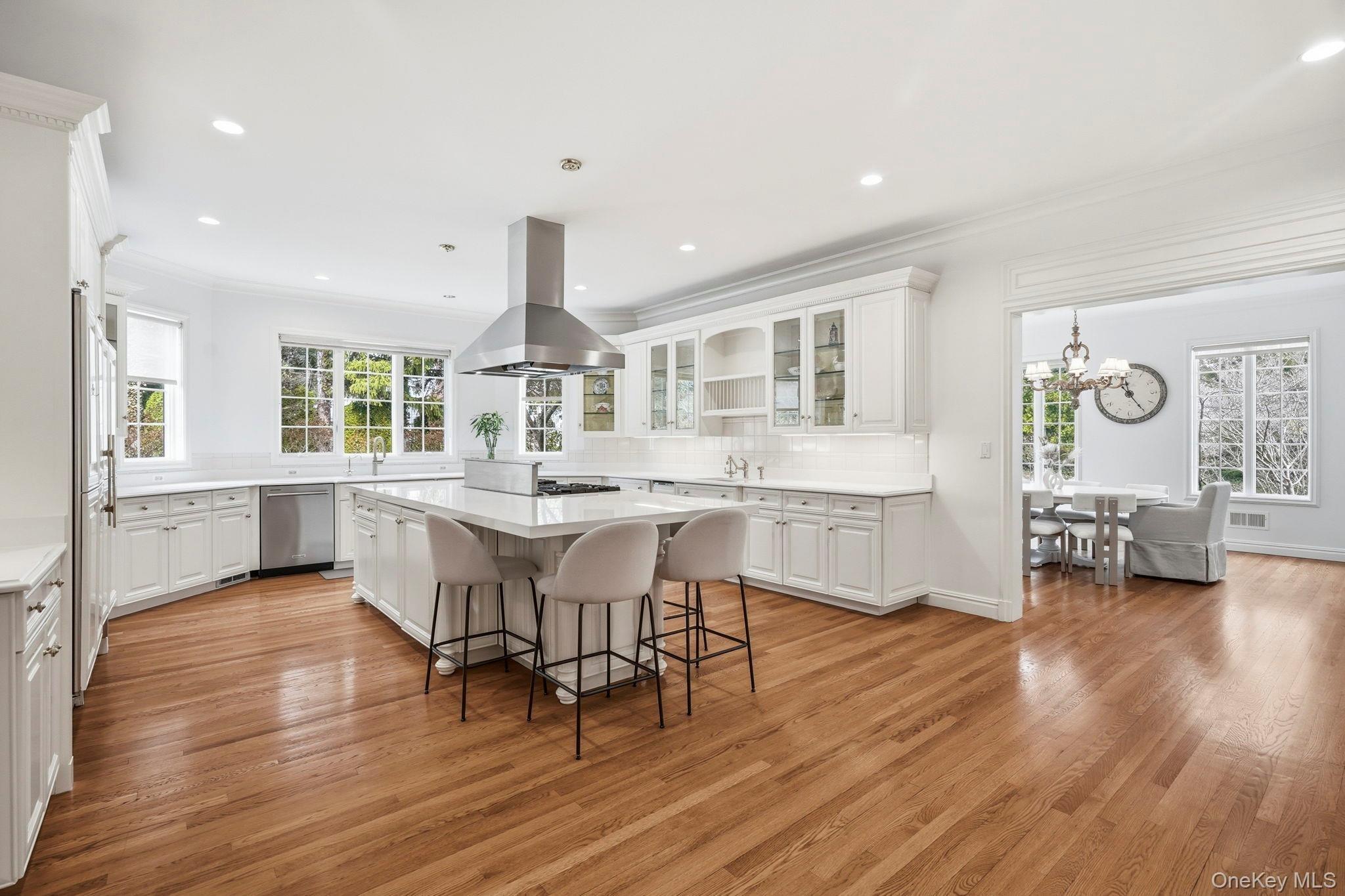 Coventry Ct, Larchmont, NY 10538