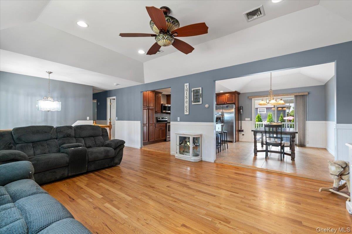 Taft Ave, Bethpage, NY 11714