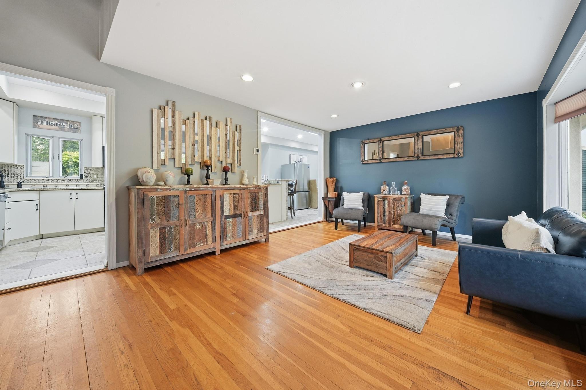 Delaware Ave, Commack, NY 11725