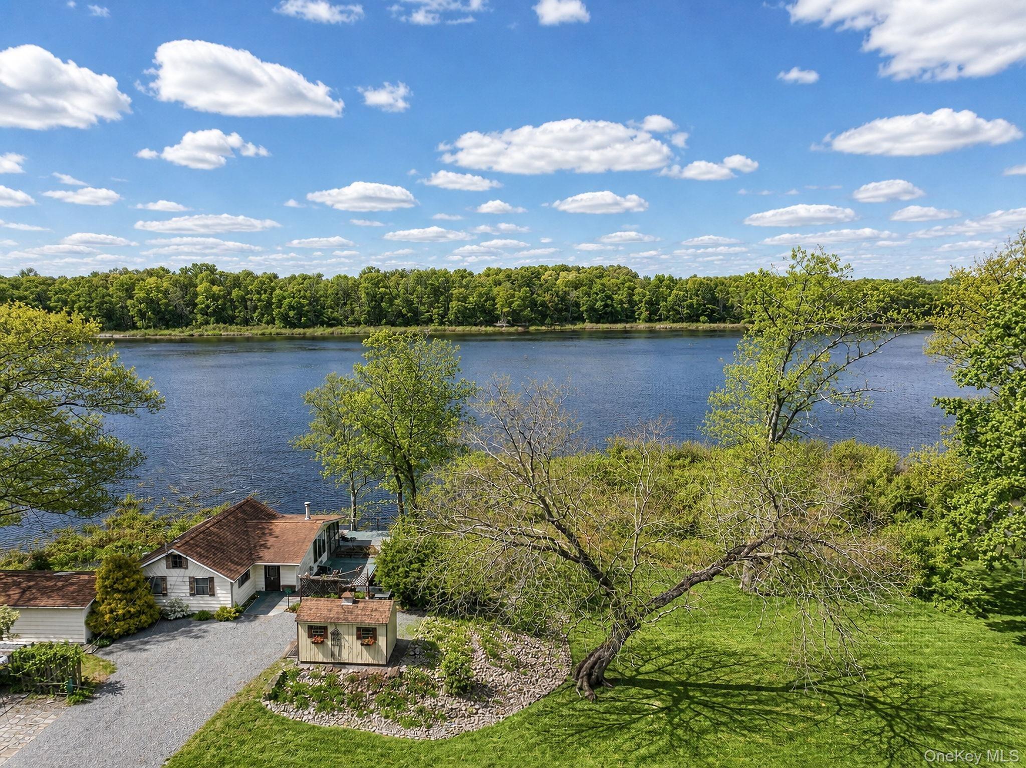 Warwick Pl, Florida, NY 10921