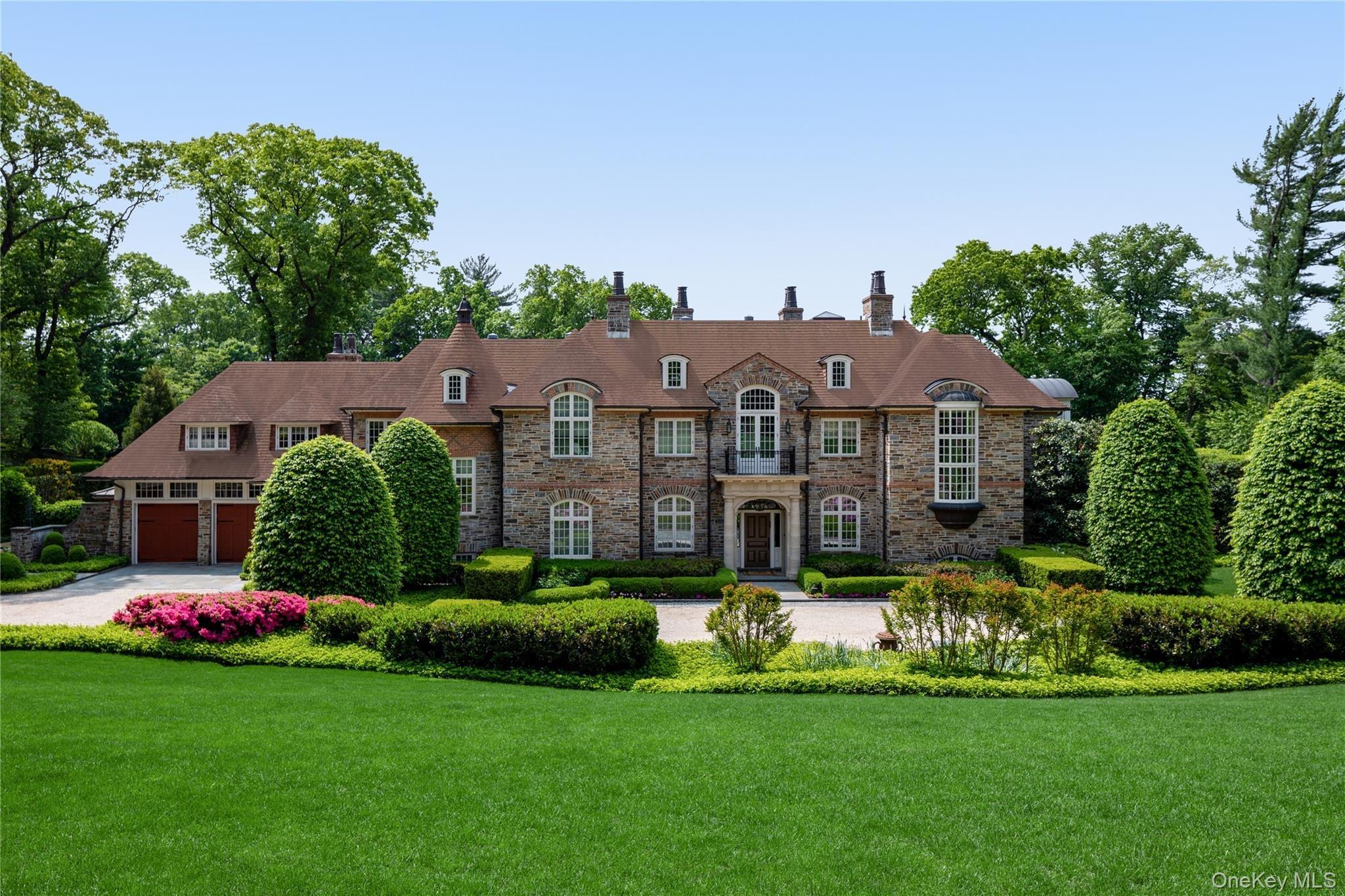 Spring Hill Ln, Old Westbury, NY 11568