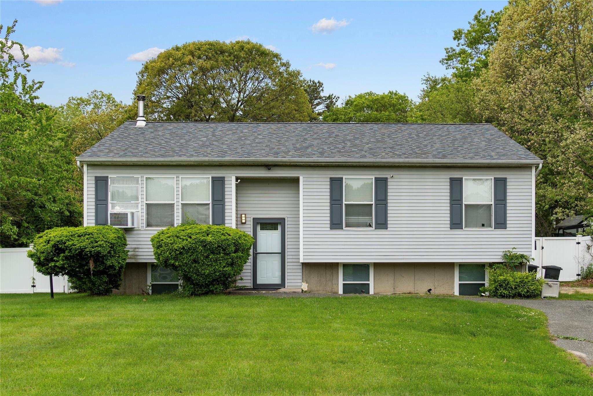N Dunton Ave, East Patchogue, NY 11772