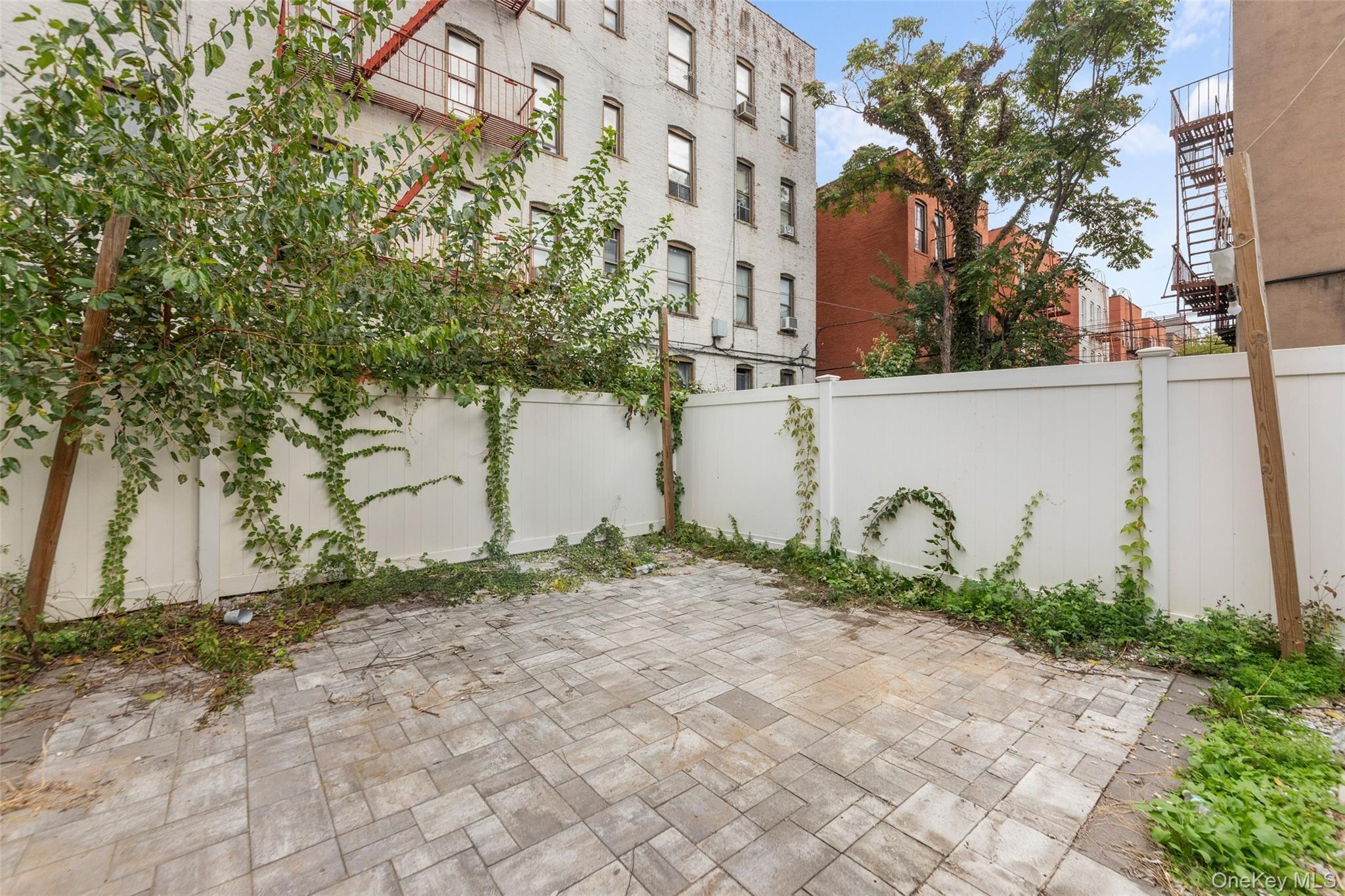 E 93rd St, Brooklyn, NY 11212