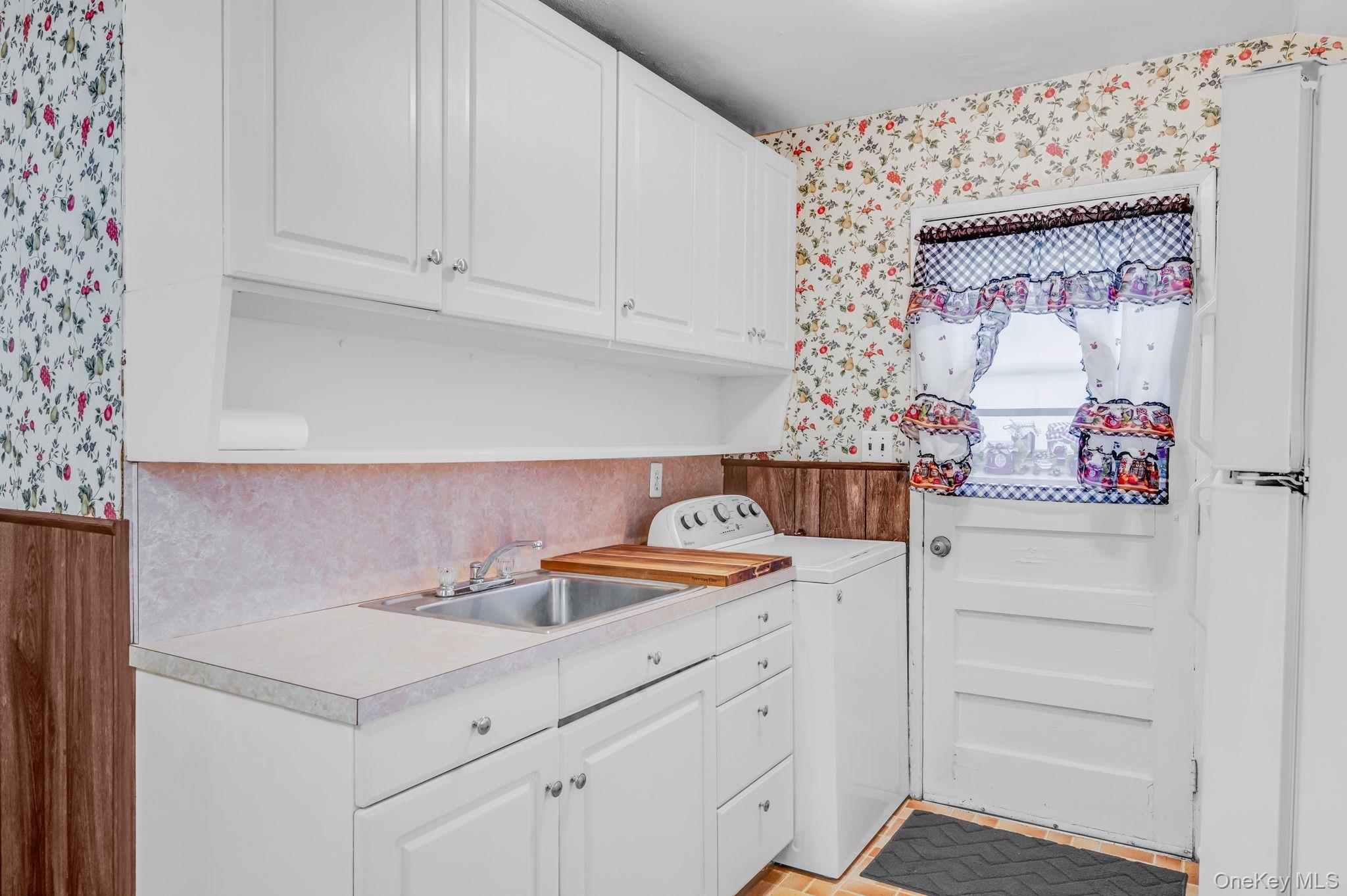 Falcon Ave, Medford, NY 11763