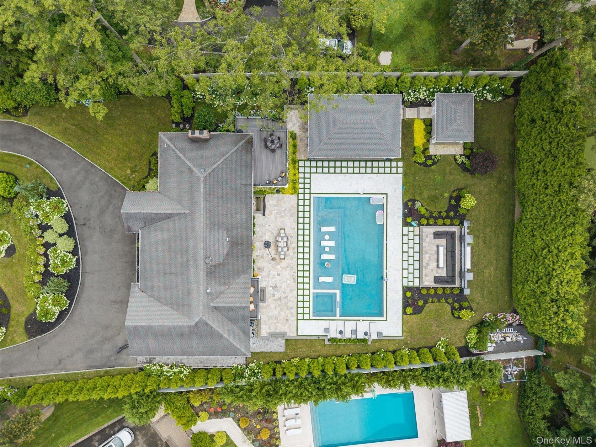 Beaumont Dr, Melville, NY 11747
