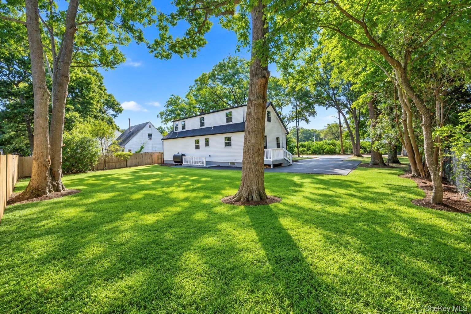 1st Pl, Mastic, NY 11950