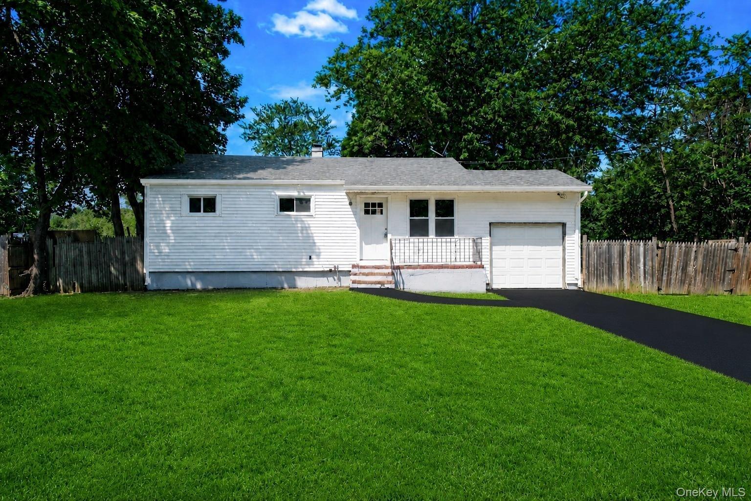 Walker Ave, Bellport, NY 11713