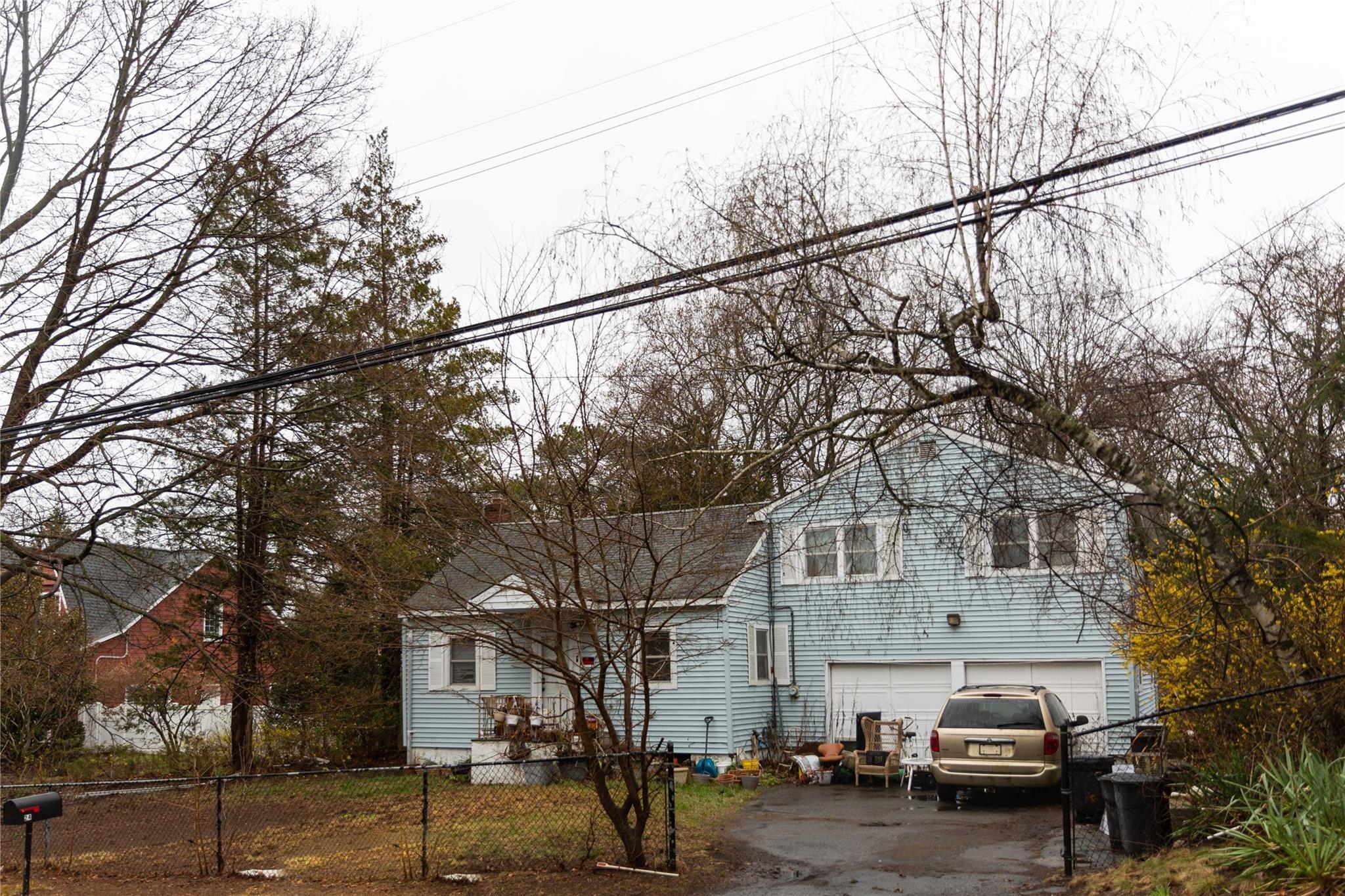 Stratford Ave, Dix Hills, NY 11746